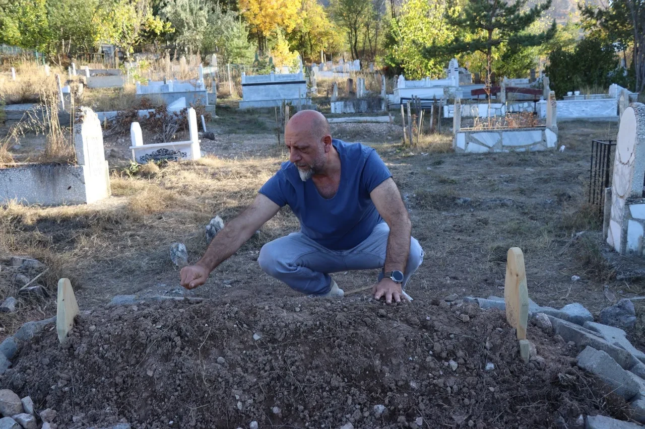 Erzurumlu kardeşler şoke oldu! Babalarının cenazesinde öldüklerini öğrendiler