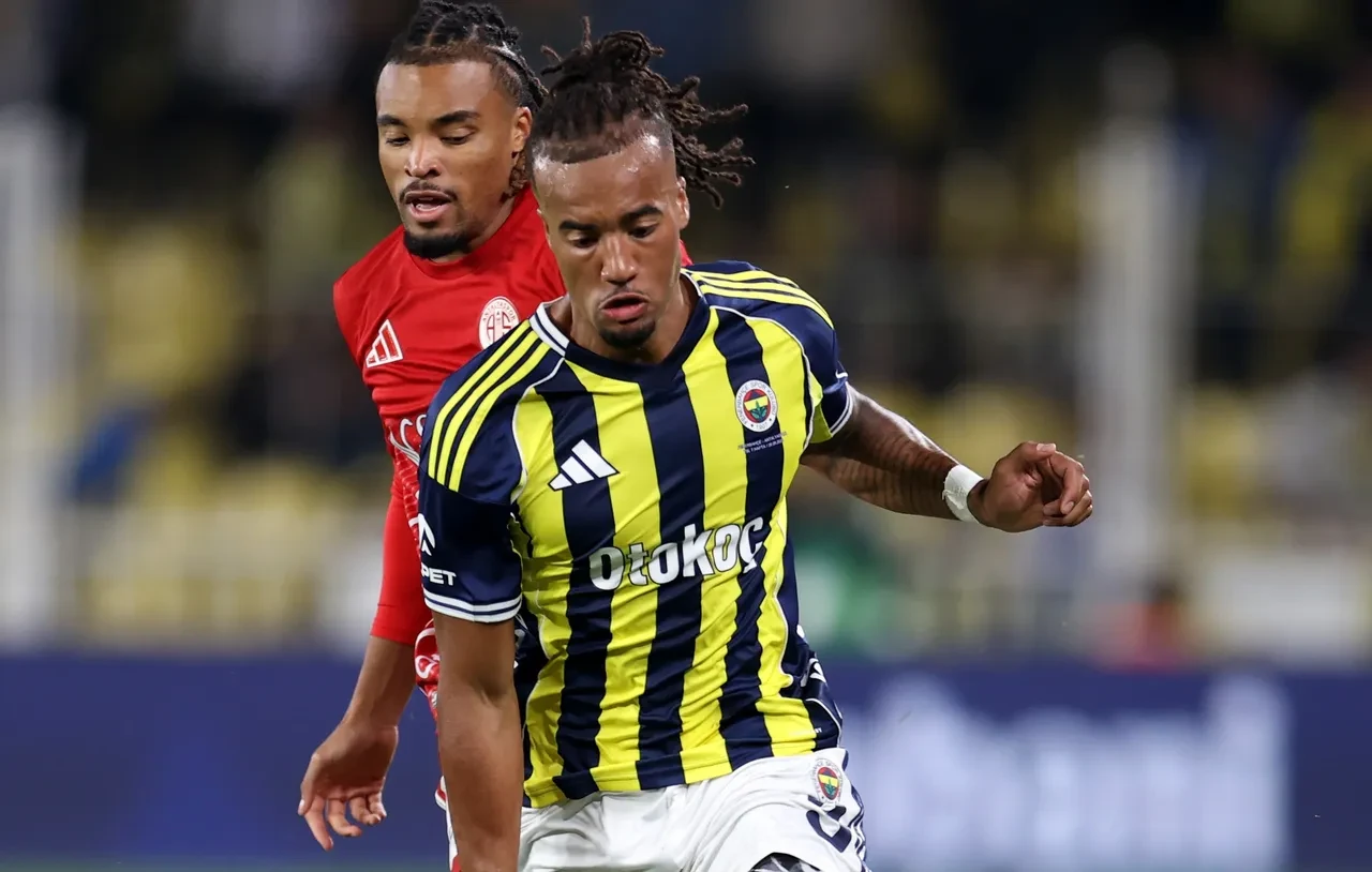 Fenerbahçeli yıldız eleştirilerin ardından tüm gönderilerini sildi!