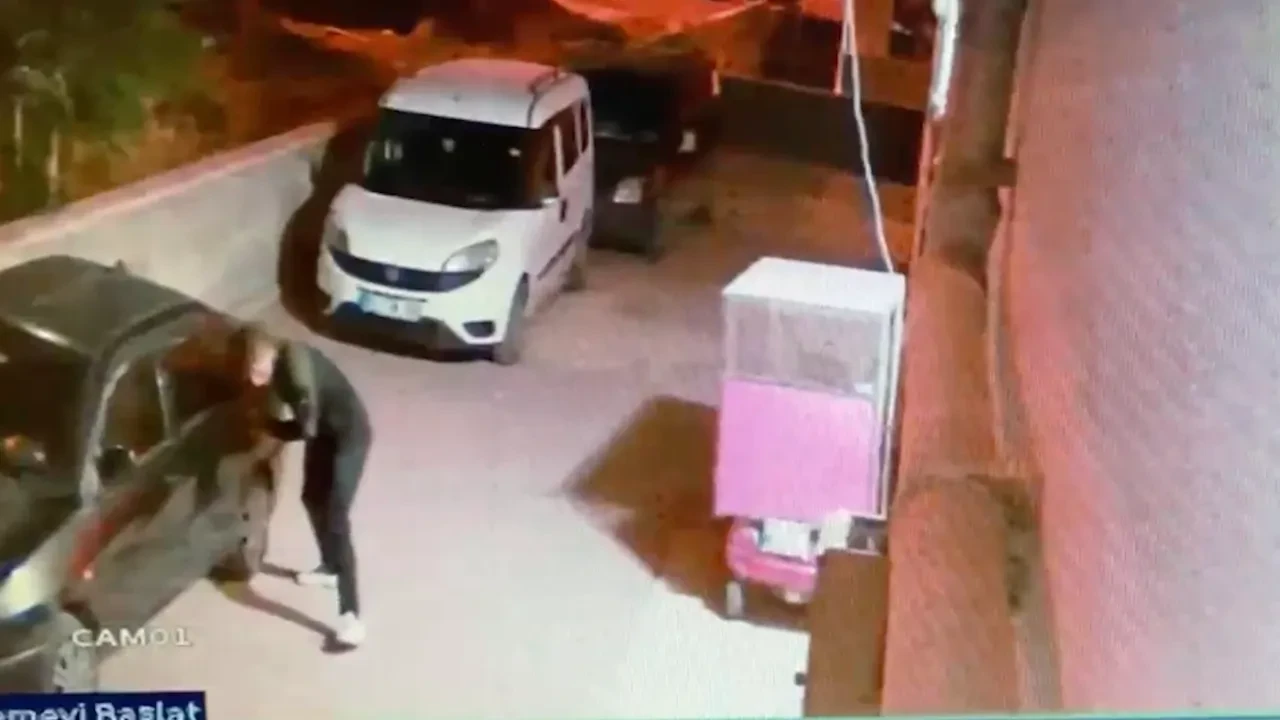 Gece vakti şaşılacak olay! 15 aracın lastiklerini tek tek bıçakladı 