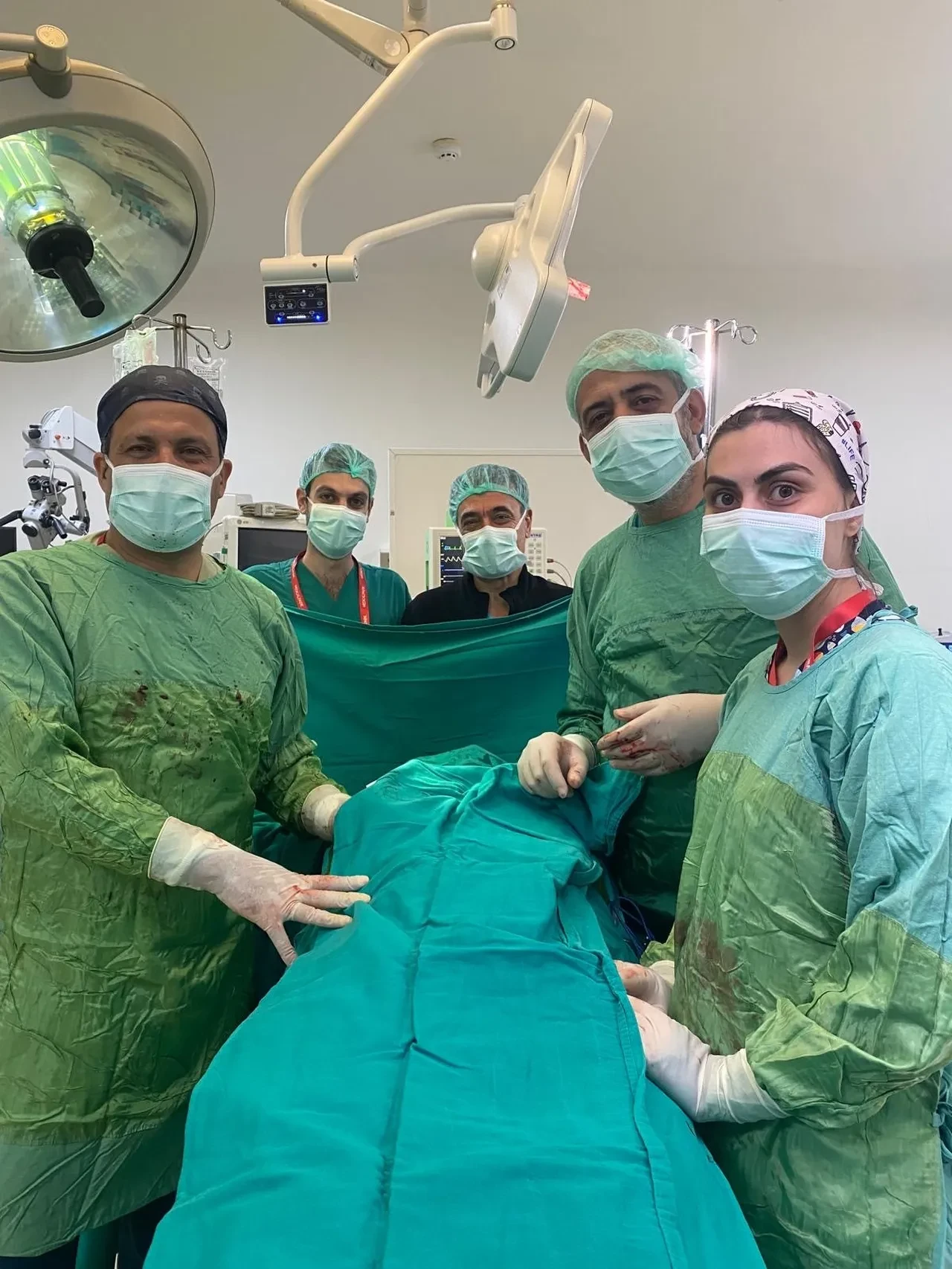 Göğsünden çıkan şoke etti! Tıpta 2,5 milyonda bir görülüyor, sıra dışı ameliyatla alındı