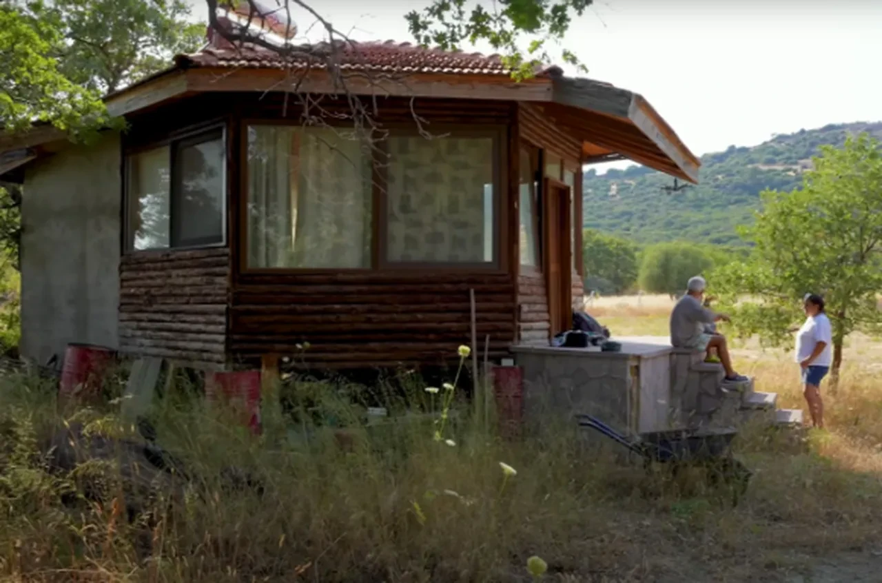 Kurtlar Vadisi'nin unutulmaz ismi Ali Sürmeli 41 yıldır aynı yerde yaşıyor! Görenler gözlerine inanamadı