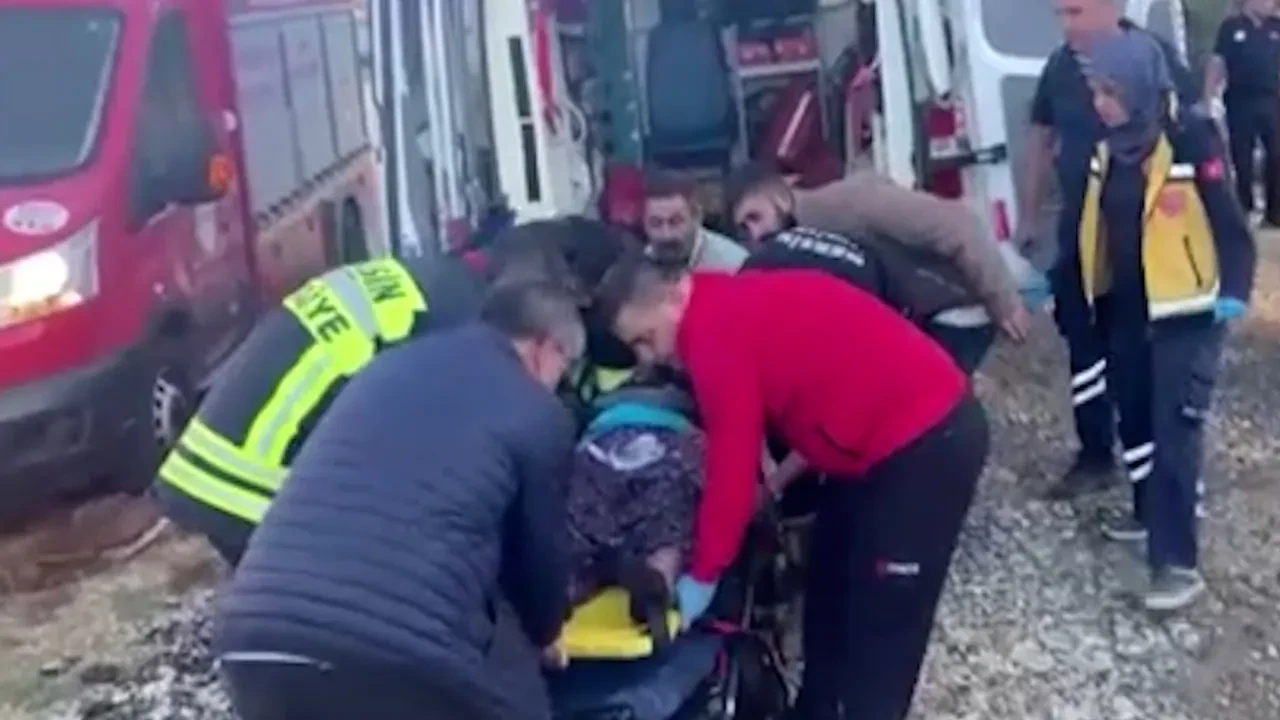 Mersin'de işçileri taşıyan minibüs şarampole yuvarlandı! Çok sayıda ölü ve yaralı var