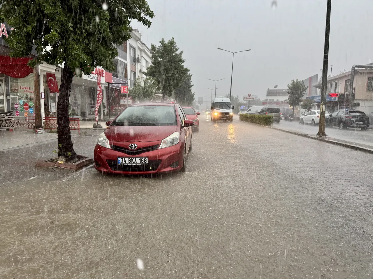 Meteoroloji turuncu ve sarı kodla uyardı: 20 ilde kuvvetli sağanak