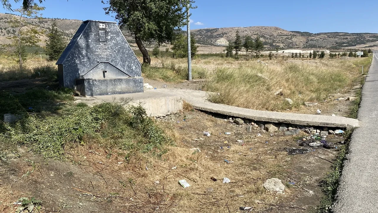 Şehidin hatırasına 3'üncü saldırı! Hayratı tahrip ettiler