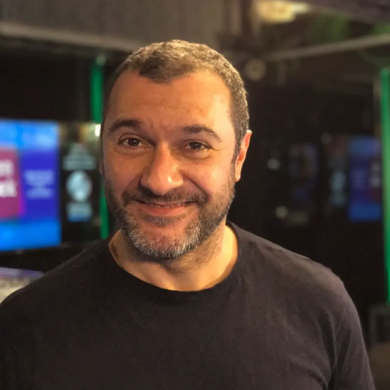 Serdar Ortaç'ın hayatının film olacağını duyan oyuncu Yosi Mizrahi küplere bindi