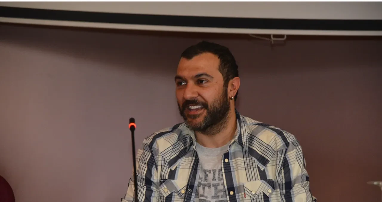 Serdar Ortaç'ın hayatının film olacağını duyan oyuncu Yosi Mizrahi küplere bindi