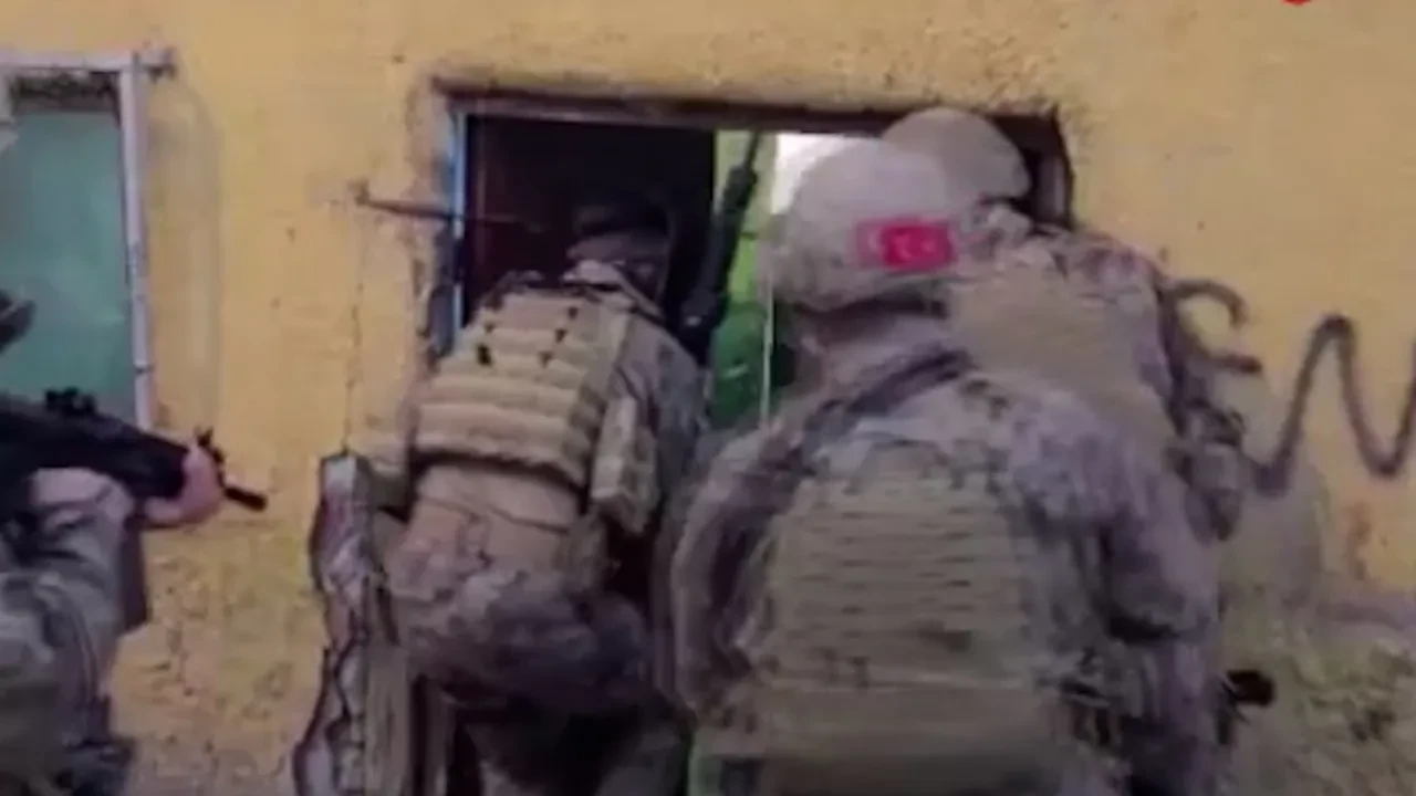 Silahlı paylaşım yapanlar yandı! Özel timler tek tek tespit etti: Çok sayıda gözaltı 