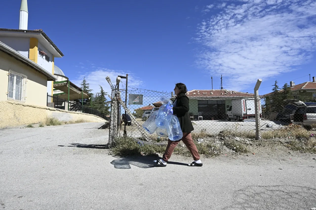 Su kesintisini fırsat bilen marketler zam yaptı! Susuzluk 9 günü buldu, vatandaş perişan