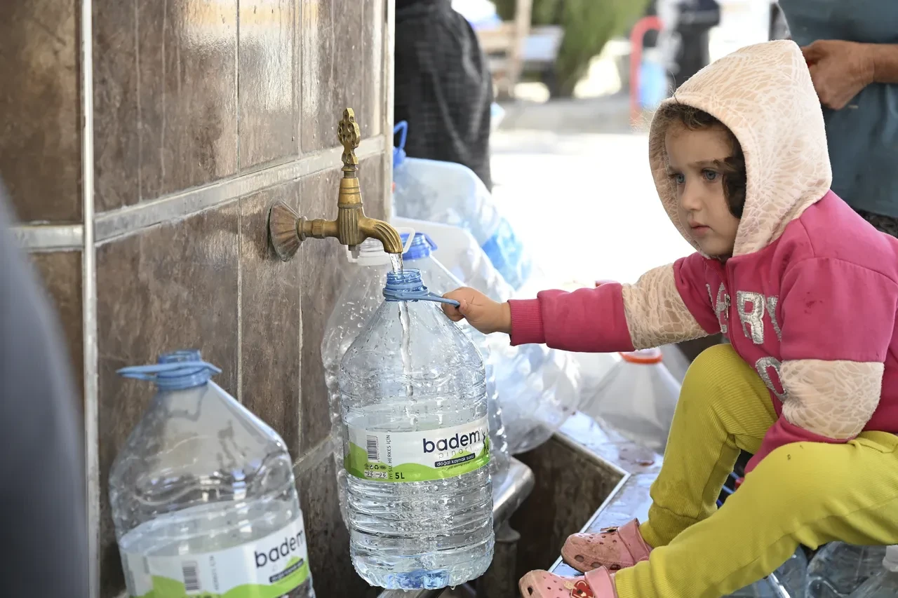 Su kesintisini fırsat bilen marketler zam yaptı! Susuzluk 9 günü buldu, vatandaş perişan