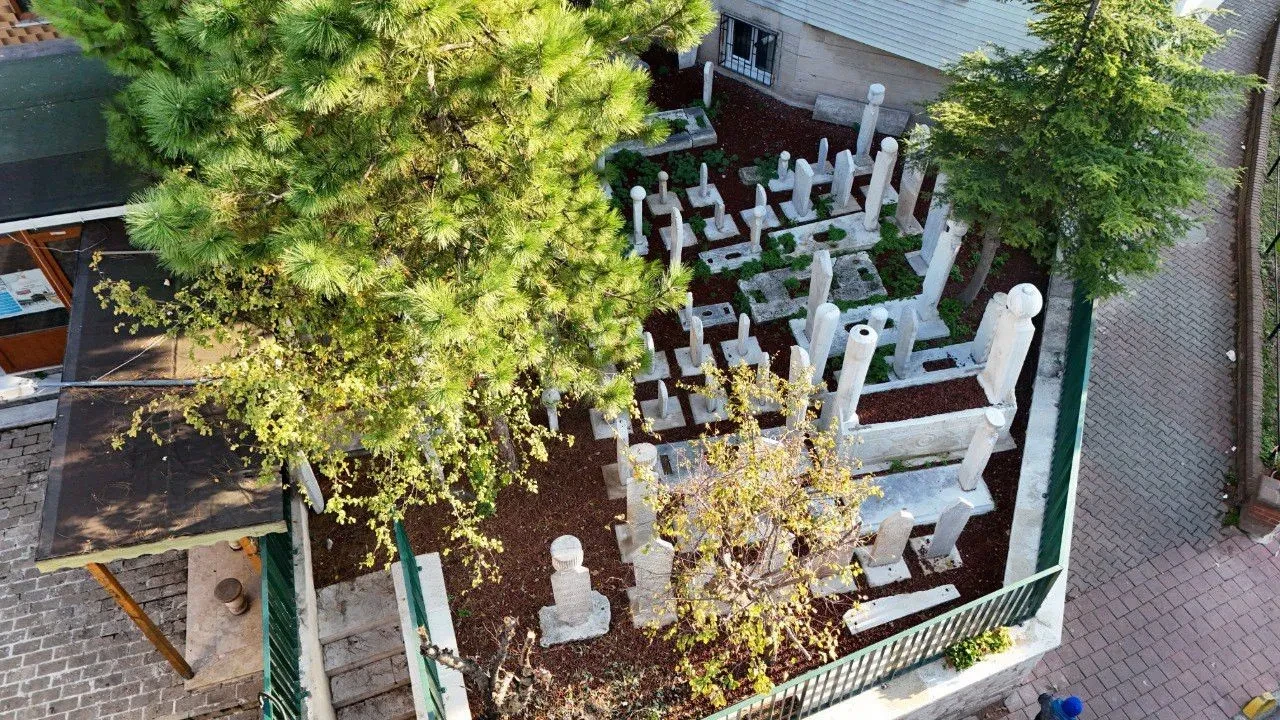 Üç asırlık sessizlik bozuldu: Üç Baş Nureddin Hamza Camii Haziresi yeniden hayat buldu