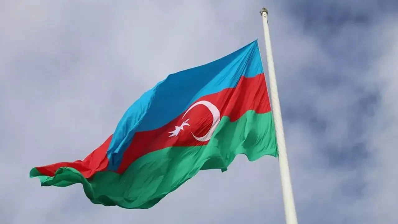 Azerbaycan 7 Ekim'de bayrakları yarıya mı indirdi! İddialara açıklama geldi