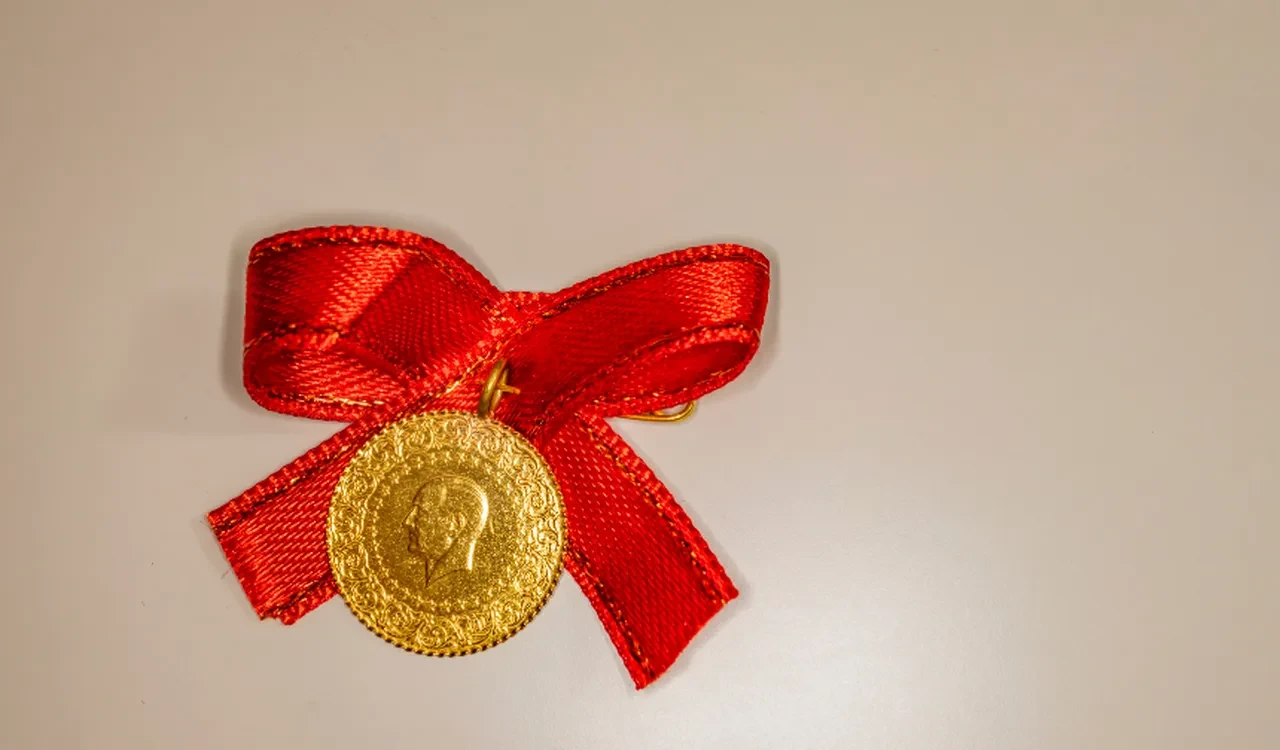 Altın alırken kazanmanın formülü! Ekonomist Tuna Kaya'dan çarpıcı tahminler