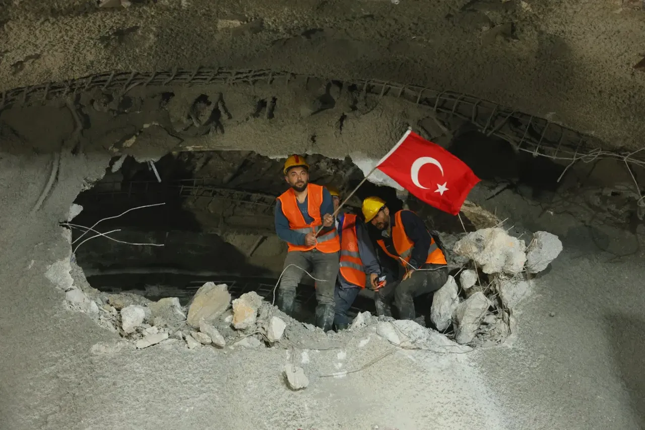 Ankara-İzmir YHT hattında önemli adım! Köroğlu Tüneli'nde ışık göründü
