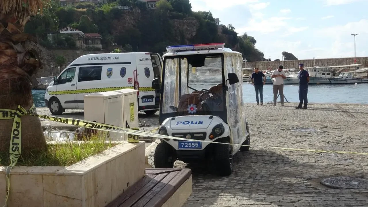 Antalya'da denizde kimliksiz erkek cesedi bulundu