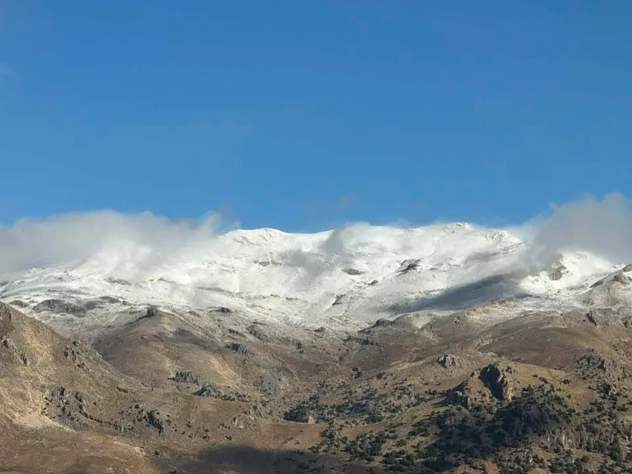 Antalya'nın Kaş ilçesinde yüksek kesimlere kar yağdı