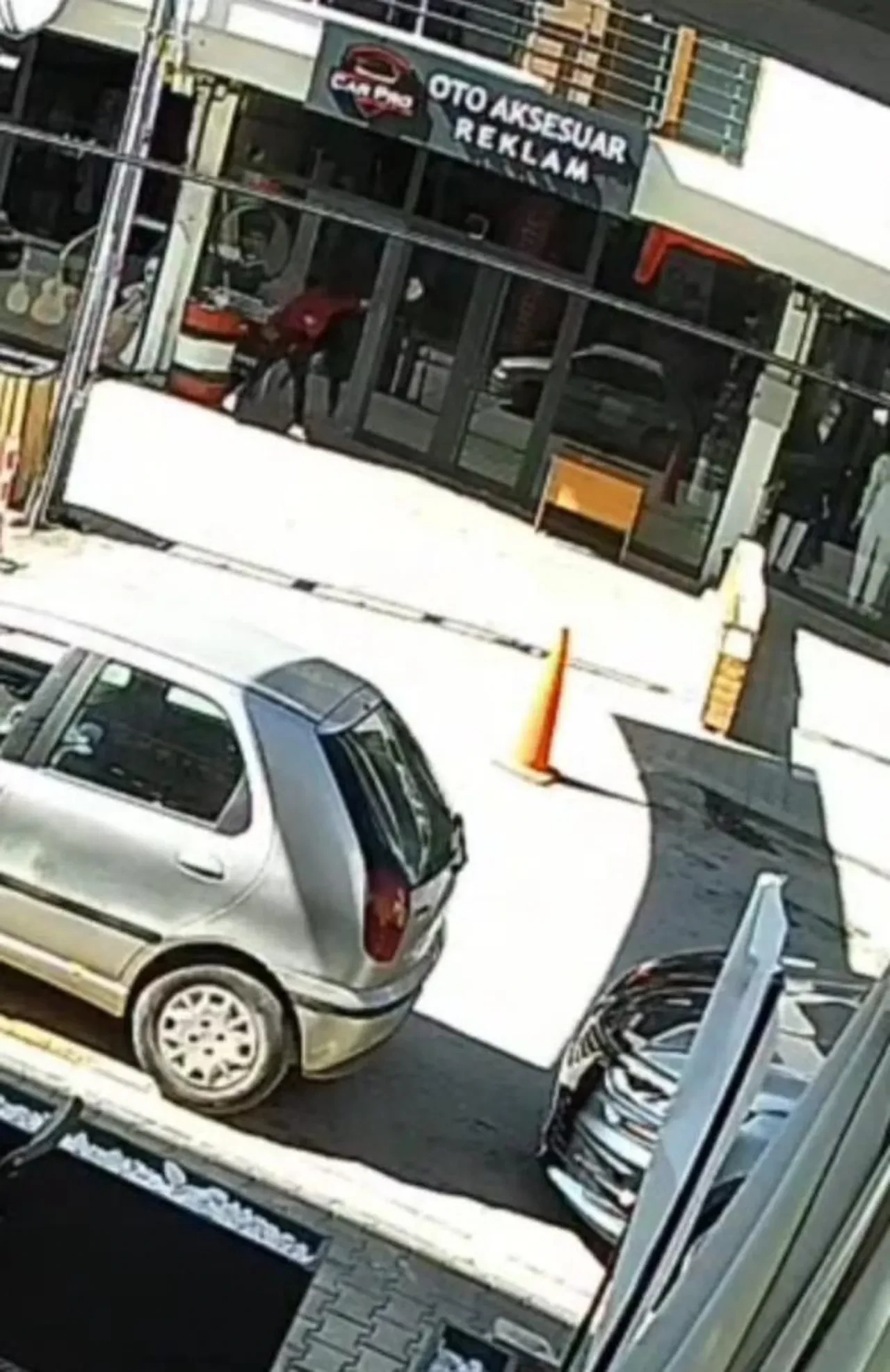 Berber makasla dehşet saçtı! Uyuşturucu etkisinde komşusunu takıntı yaptı