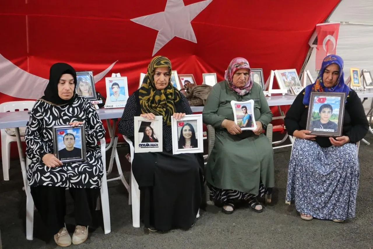 Diyarbakır annelerinden Devlet Bahçeli'ye dua ve teşekkür