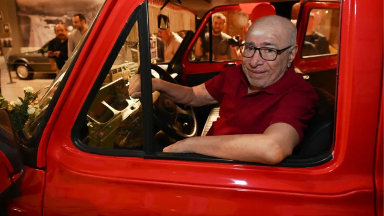 İlyas Salman, "Çiçek Abbas" filmindeki minibüsüyle buluştu!