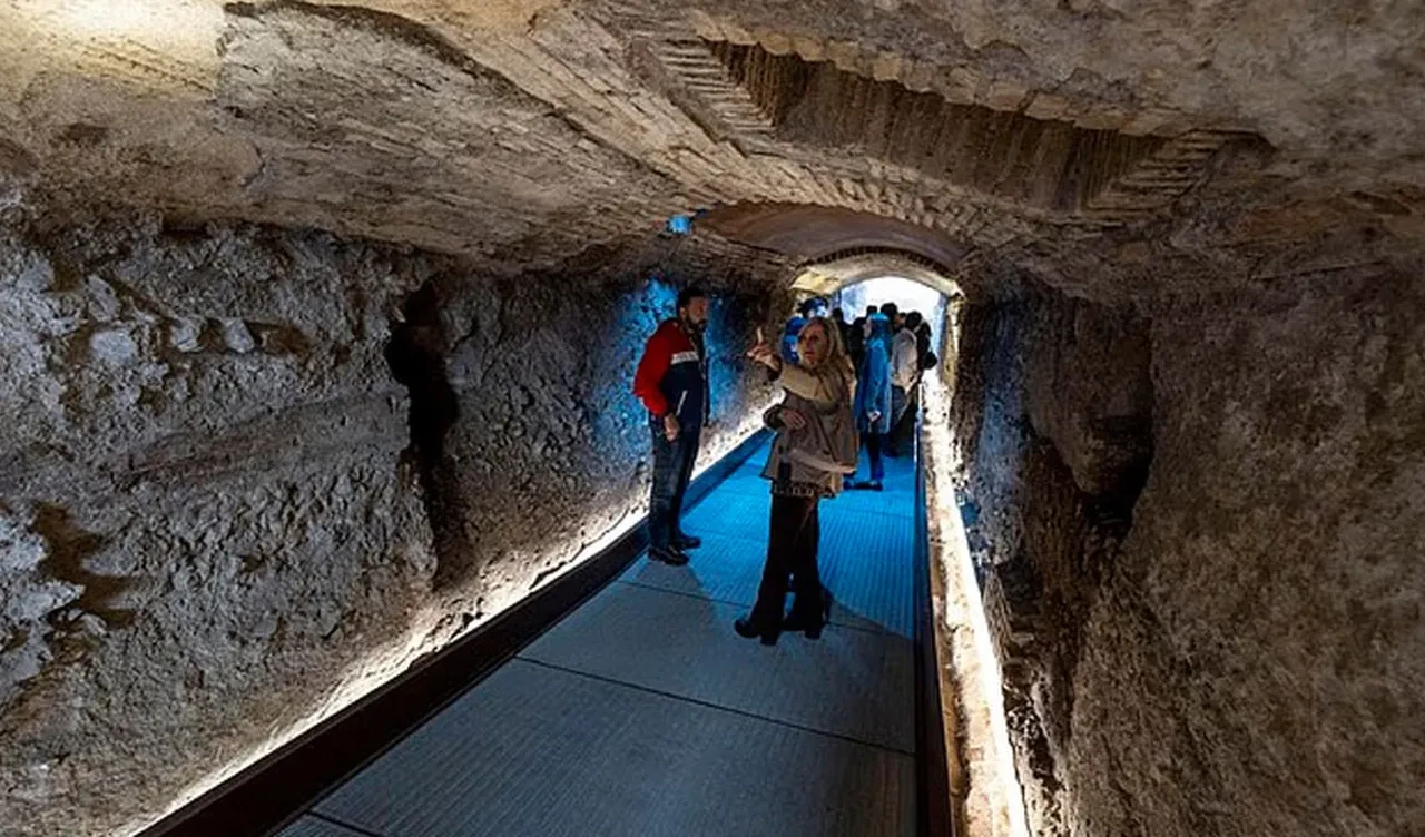 Kolezyum'da keşfedilen imparatorların gizli yolu ziyaretçilere açıldı