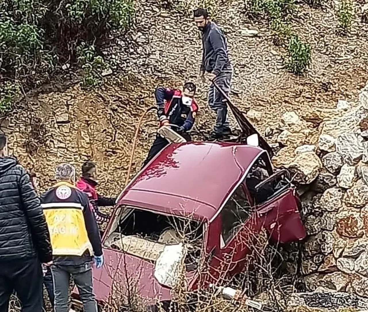 Kütahya'da kaygan yolda feci kaza: Karı koca can verdi