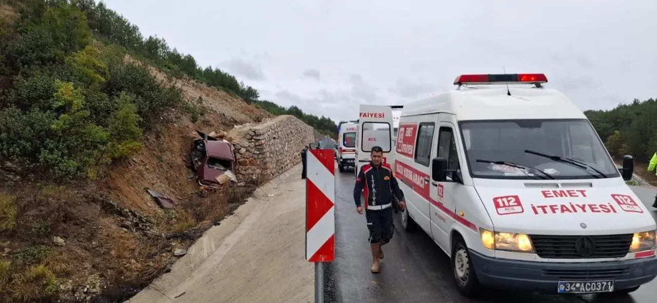 Kütahya'da kaygan yolda feci kaza: Karı koca can verdi