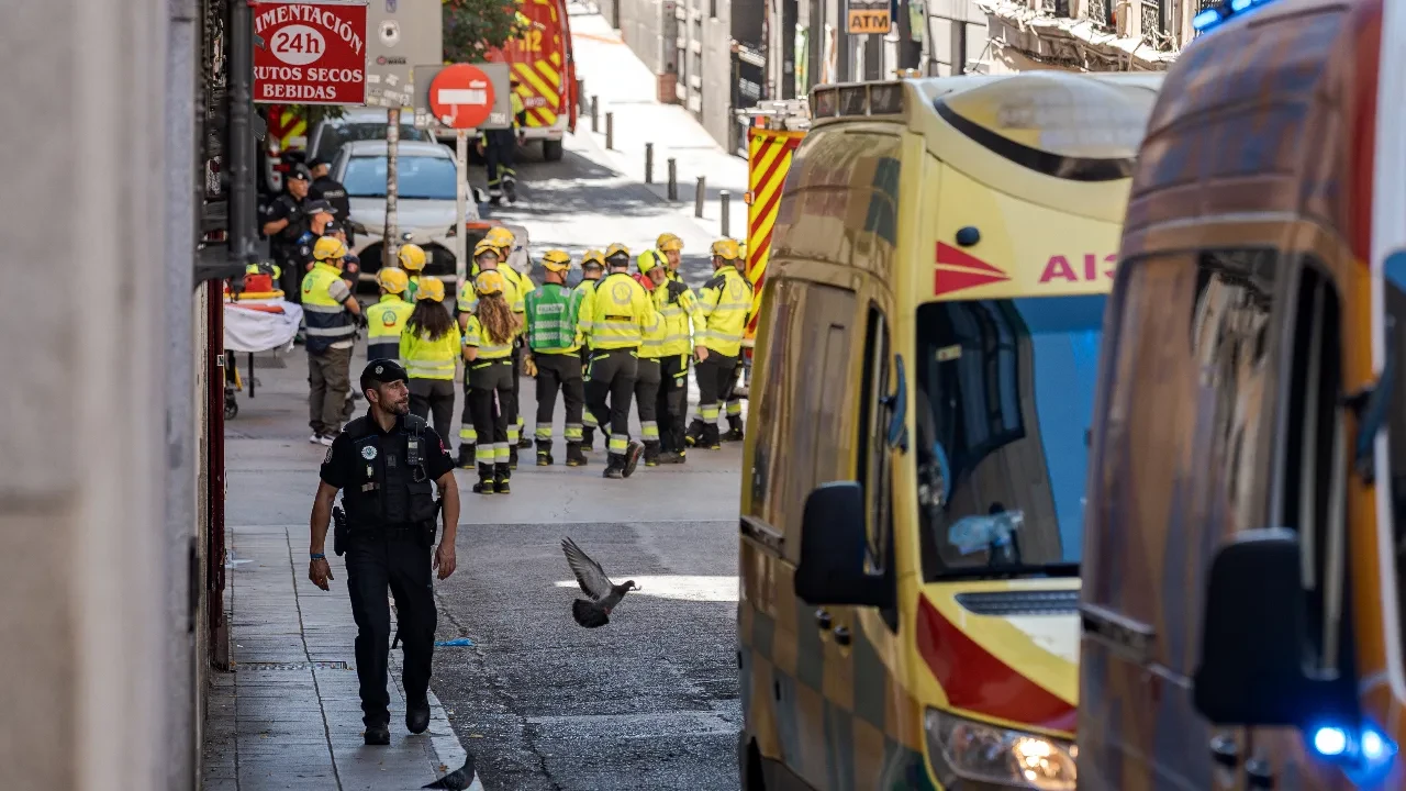 Madrid'de restore edilen bina çöktü: Ölü ve yaralılar var