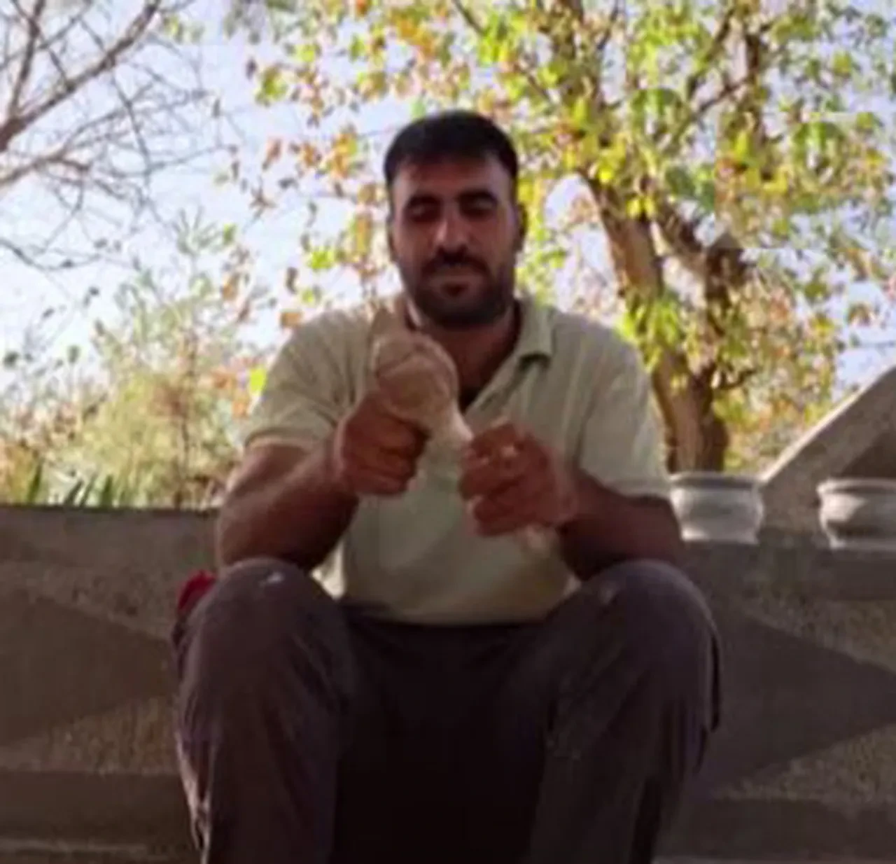 Mezardan çıkanlar şaşkına çevirdi! Ölünce bile rahat bırakmadılar: Bu yazılar ne anlama geliyor?