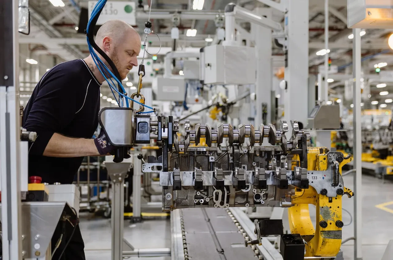 Otomobil devinden iyi haber! 5 haftalık aranın ardından üretime başladı