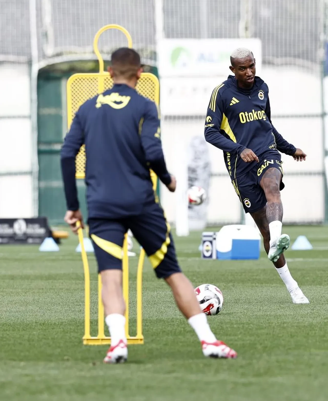 Sakatlığı yılan hikayesine dönmüştü: Fenerbahçe'de Jhon Duran'dan yeni haber var!