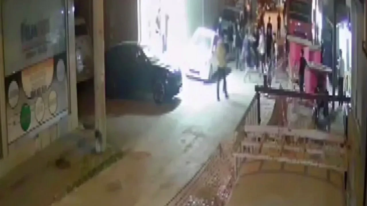 Tartışma sonrası iki grup birbirine girdi! O anlar kamerada