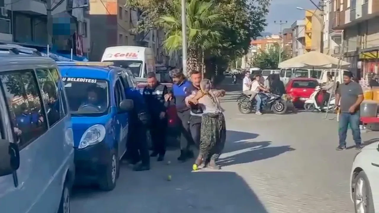 Tepki çeken görüntüler! Zabıta ekipleri kadın satıcıya bunları yaptı