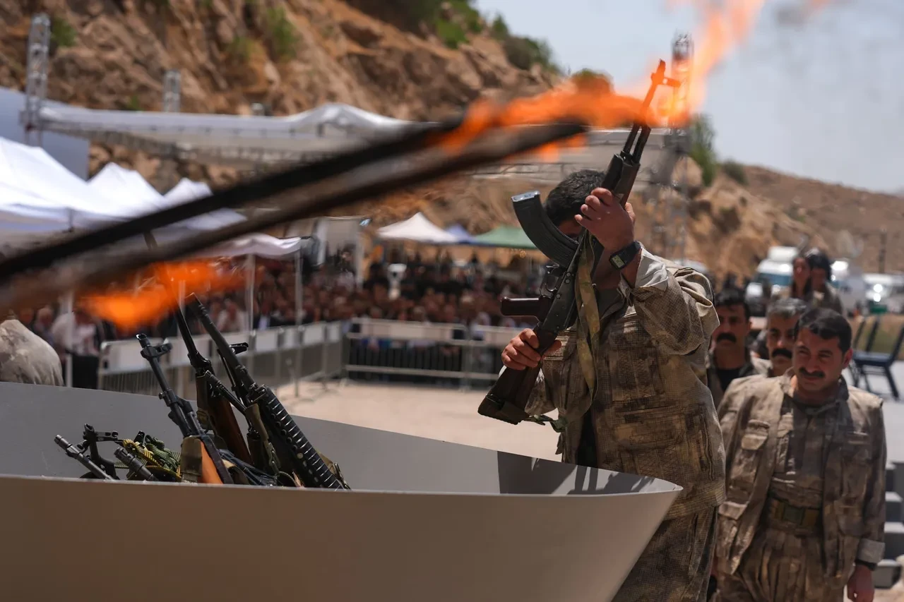 Şamil Tayyar'dan zehir zemberek sözler: PKK'dan önce DEM Parti silah bıraksın!
