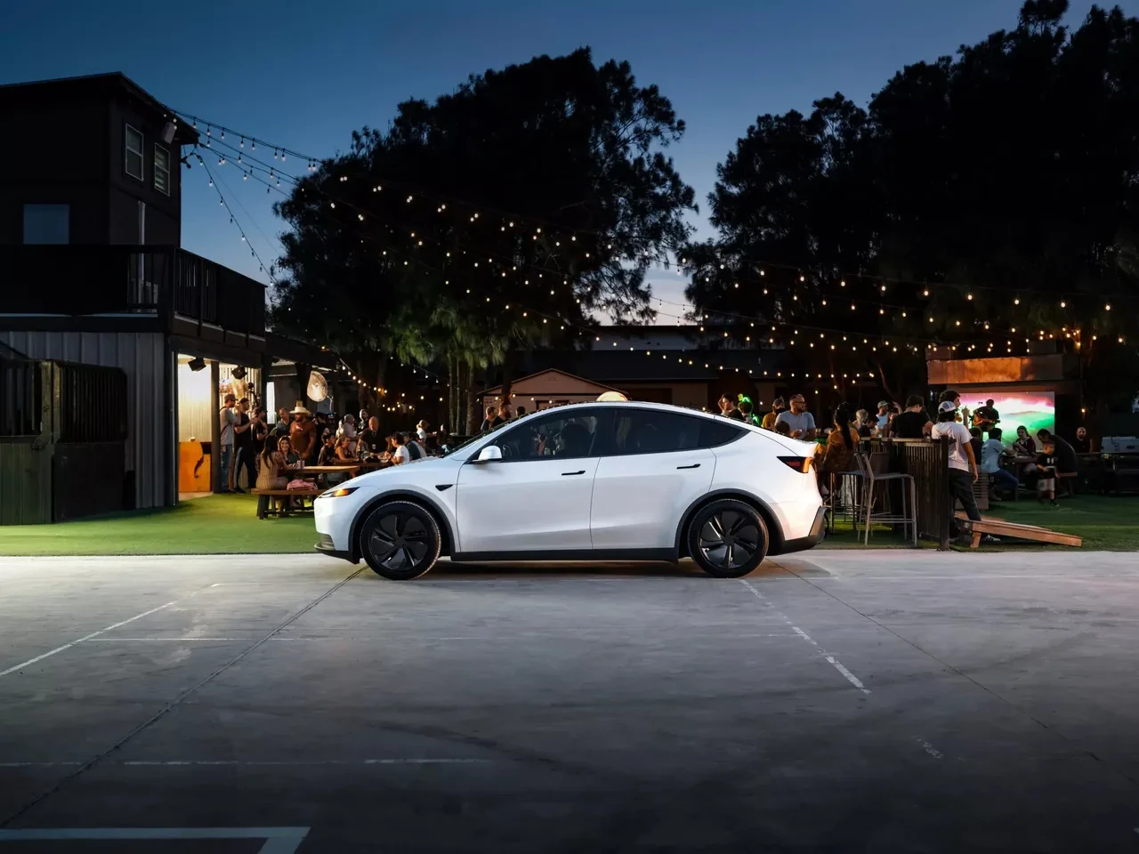 Uygun fiyatlı Tesla Model Y ve Model 3 Standard tanıtıldı: İşte özellikleri ve fiyatları