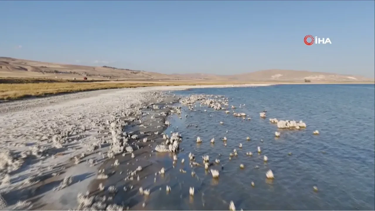 Van Gölü'nde kuraklık alarmı! Endişe verici tablo gözler önüne serildi