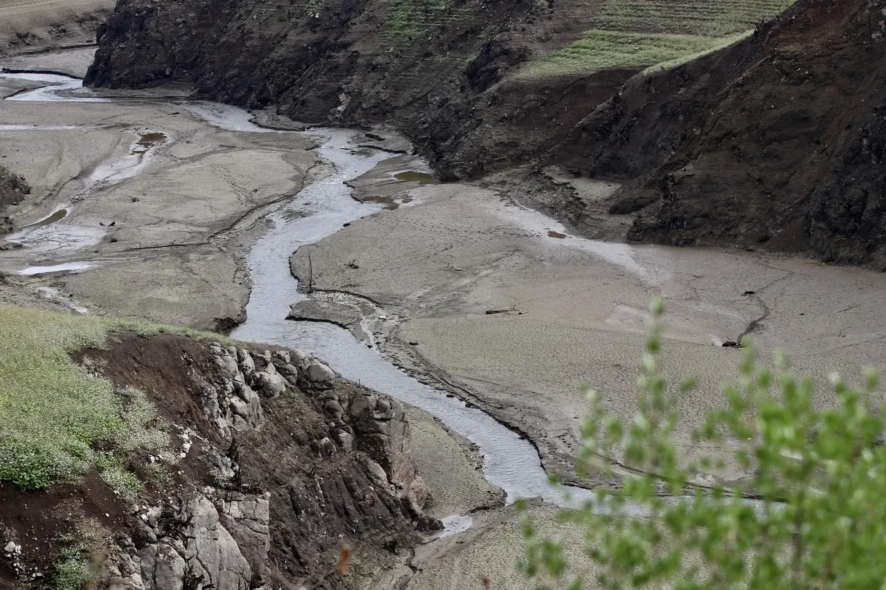 Yağışlar da etki etmiyor! Yuvacık'ta susuzluk alarmı