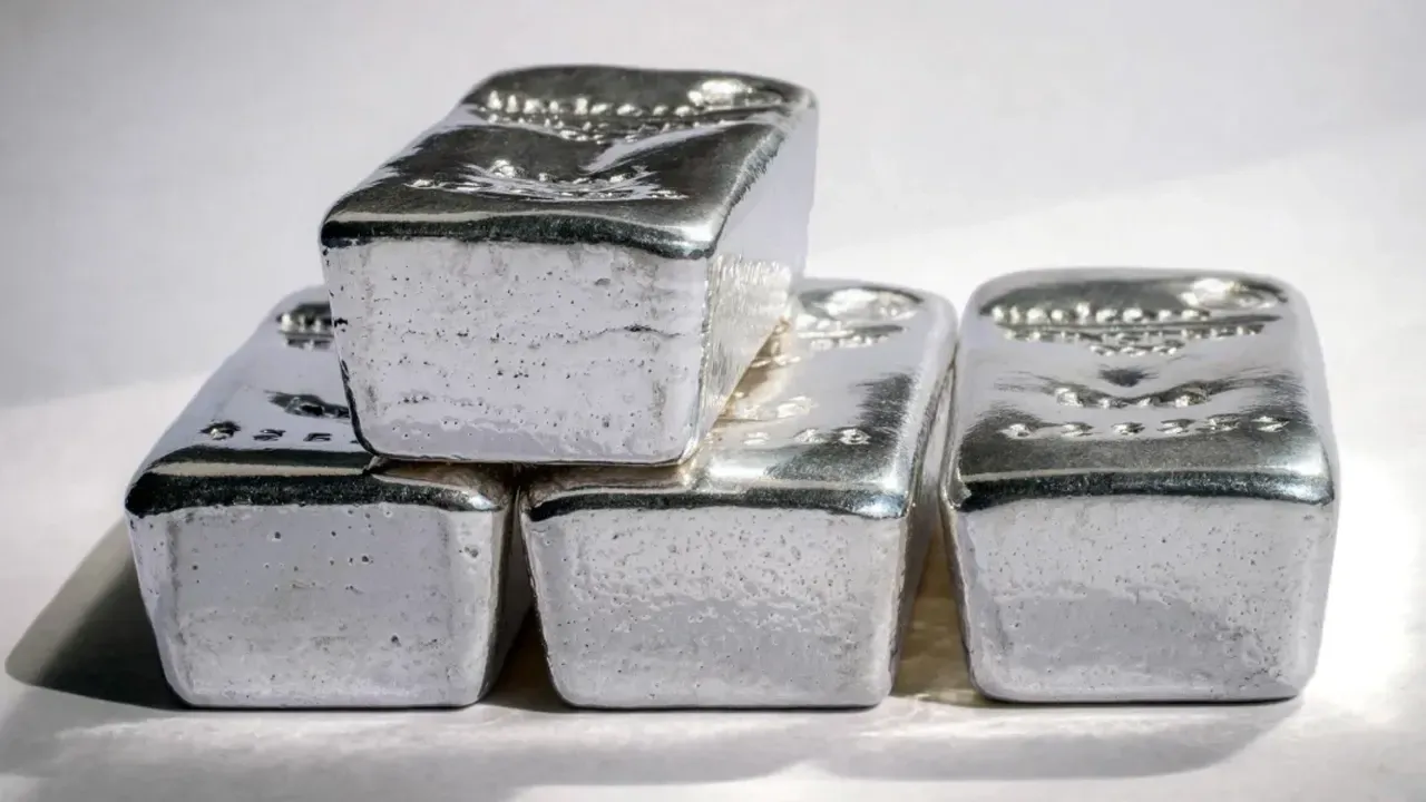 Altın rekoru gölgesinde gizli yükseliş konuşuluyor! Gümüş yatırımcının dengesini sarstı, ekonomistler rapor yayınladı