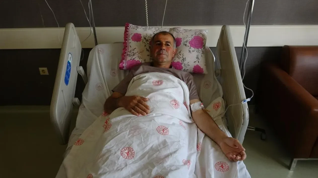 Ameliyatına 5'i cerrah 10 kişilik ekip girdi: Çıkışta poz verdiler