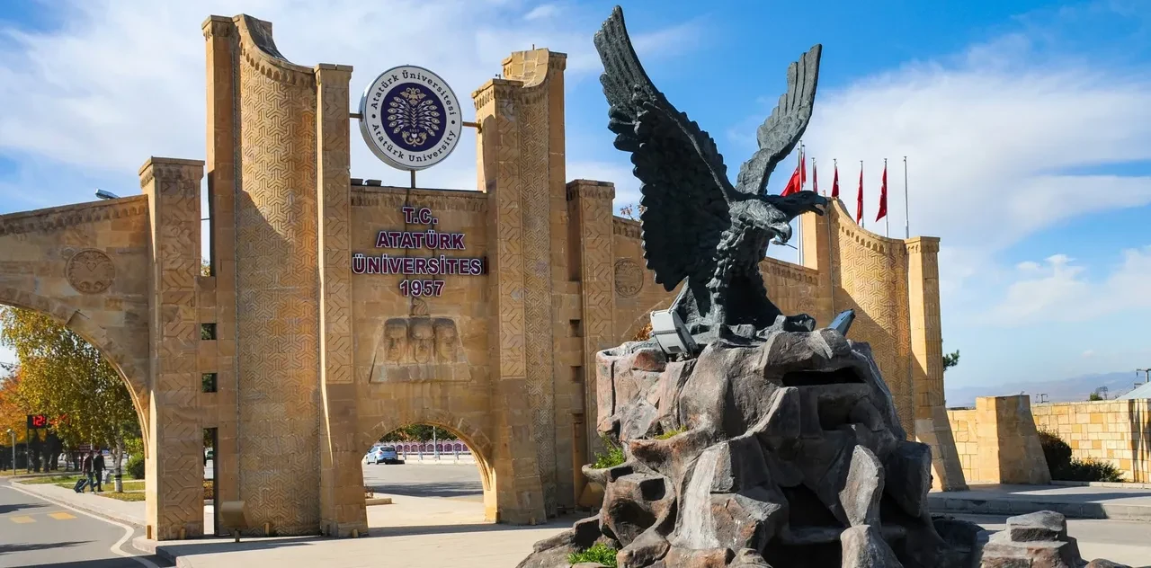 Atatürk Üniversitesi'nden tarihi başarı! Dünya sıralamasına girdi
