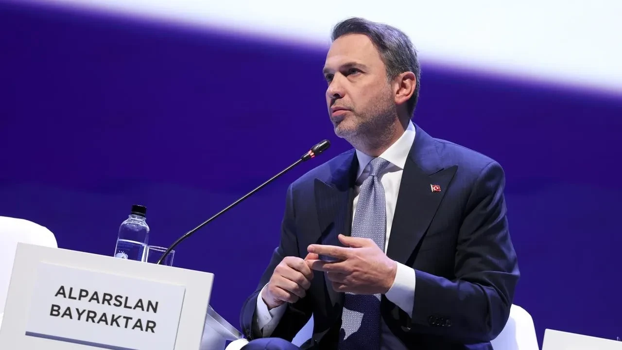 Bakan Bayraktar'dan ucuz ve güvenli enerji sinyali