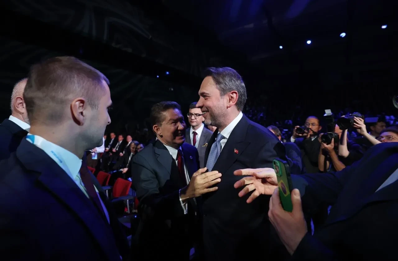 Bakan Bayraktar'dan ucuz ve güvenli enerji sinyali