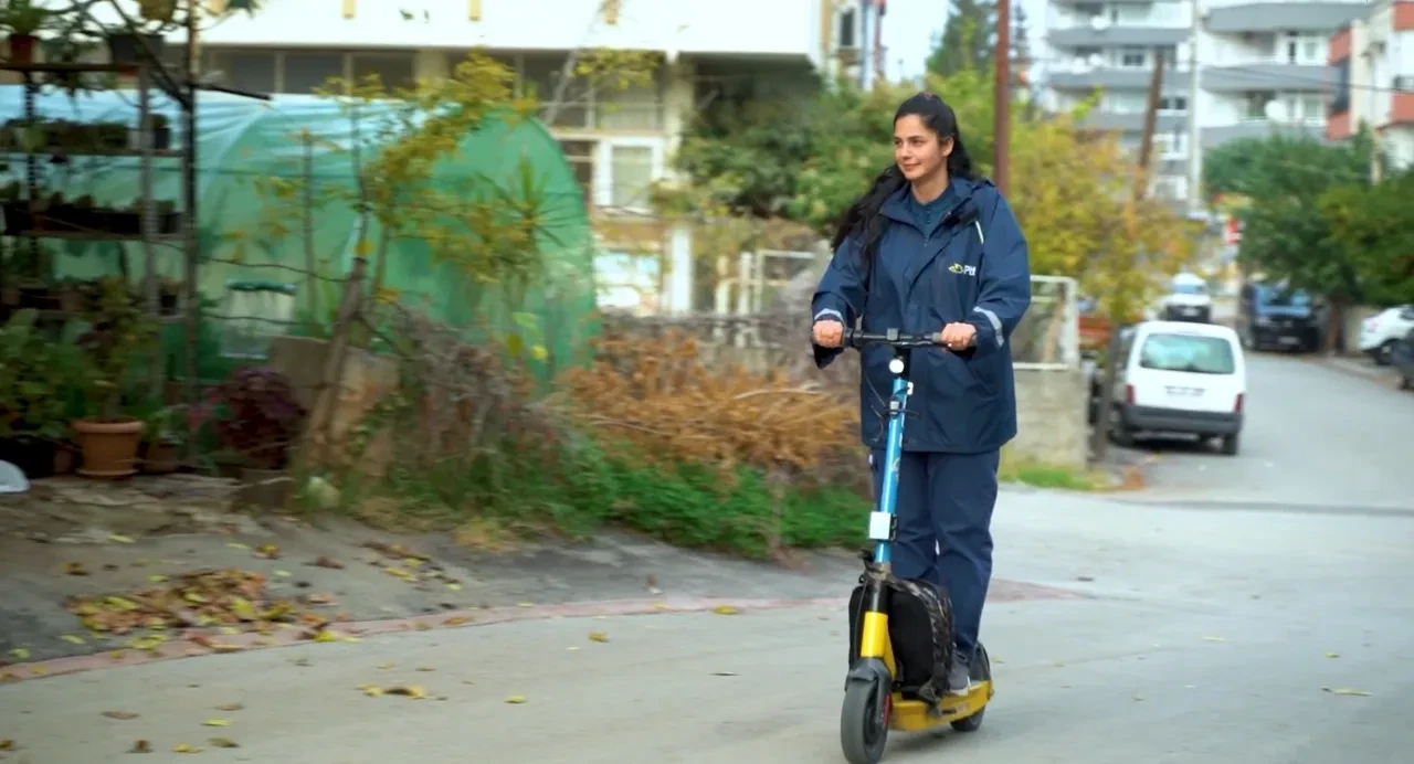 Bakan Uraloğlu duyurdu! En çevreci skuter'la 72 milyon gönderi yerine ulaştı