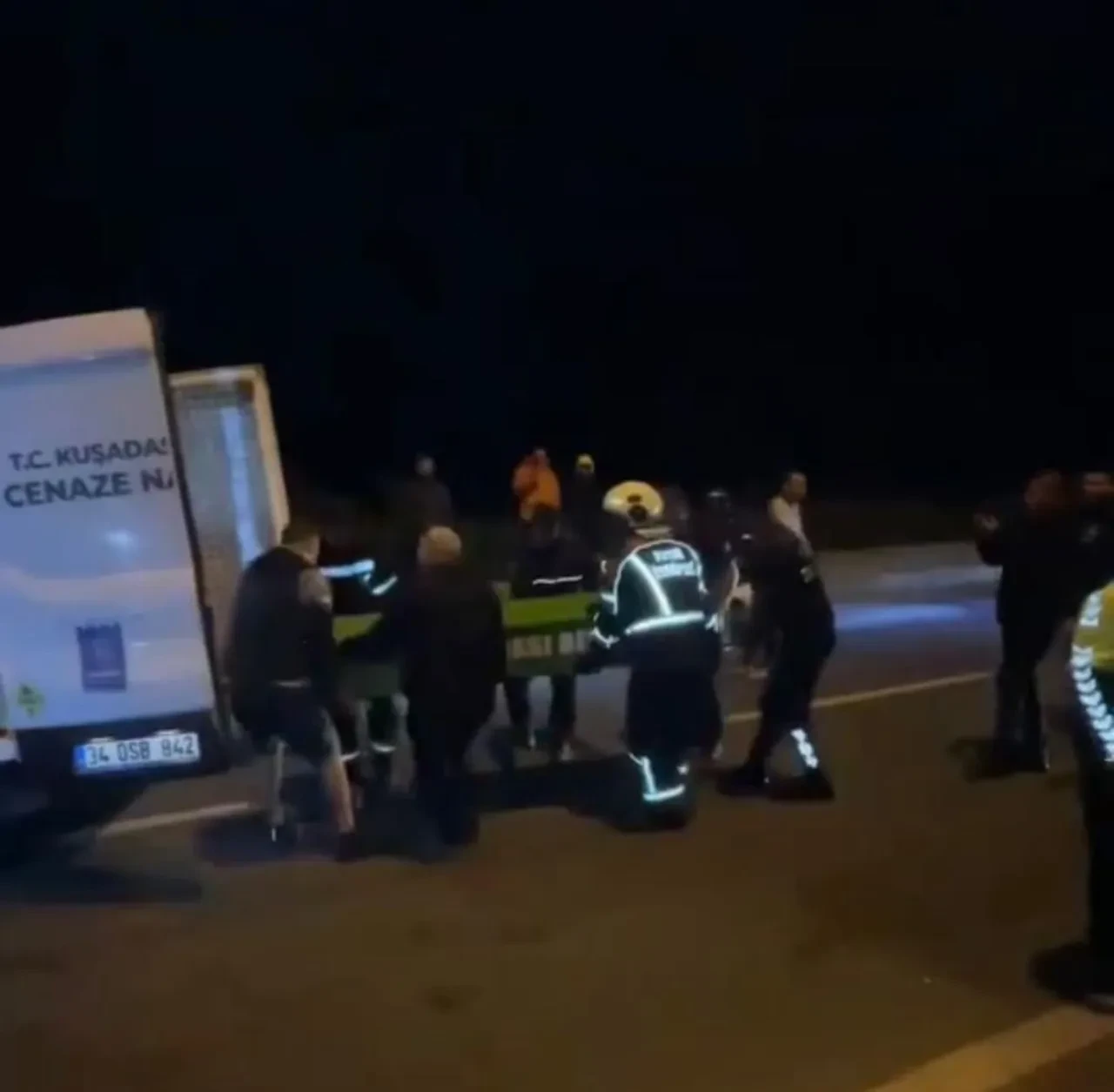 Belediyenin temizlik aracına çarpan otomobil hurdaya döndü: Sürücü hayatını kaybetti