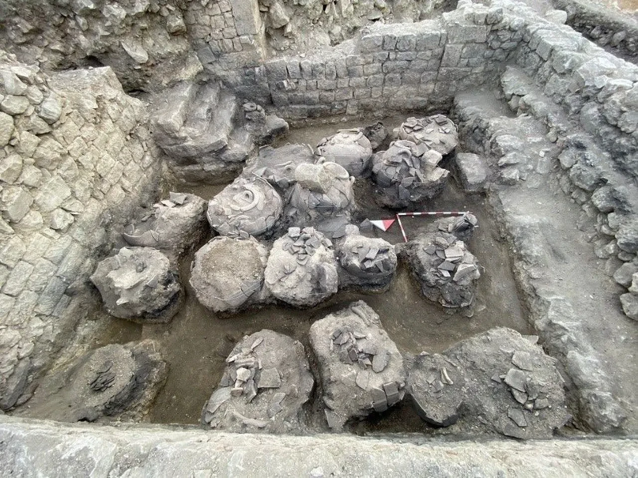 Binlerce yıllık ekmek bulundu! Adeta ilk günkü gibi: Üstündeki figür dikkat çekti 