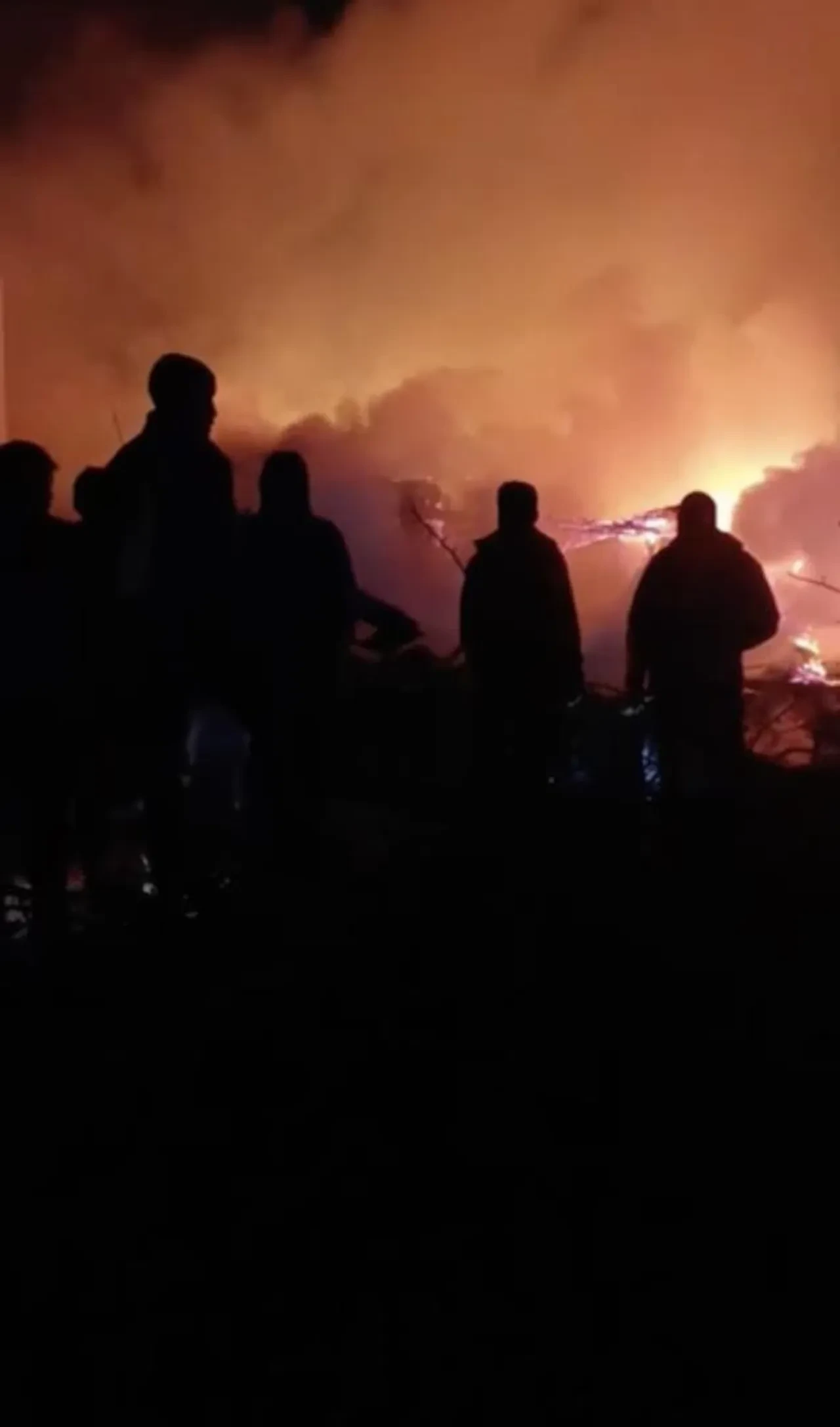 Bir gecede 3 aile evsiz kaldı! Çorum'da acı olay