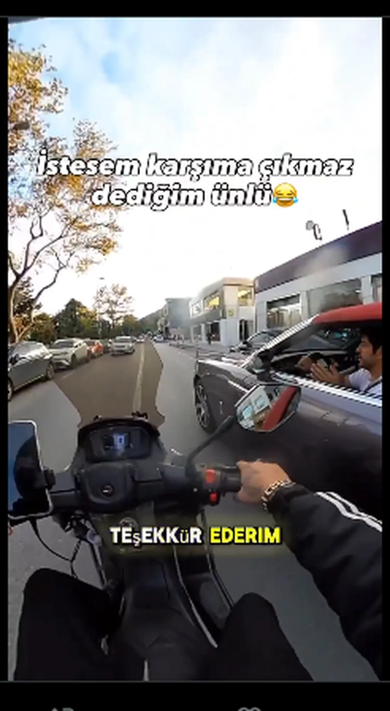 Burak Özçivit trafikte hayranının sorusu karşısında söyleyecek söz bulamadı 