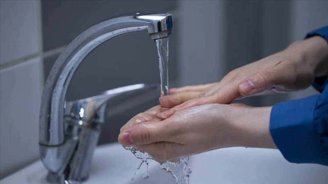 Bursalılar su kesintisinin bitmesi için yağmurun yağmasını bekliyor