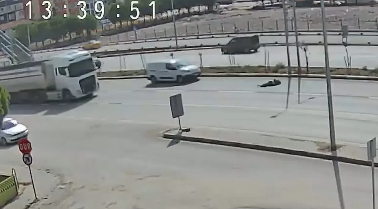 Faciadan böyle dönüldü! Yaşlı adam yaya yolu yokken karşıya geçmeye çalıştı