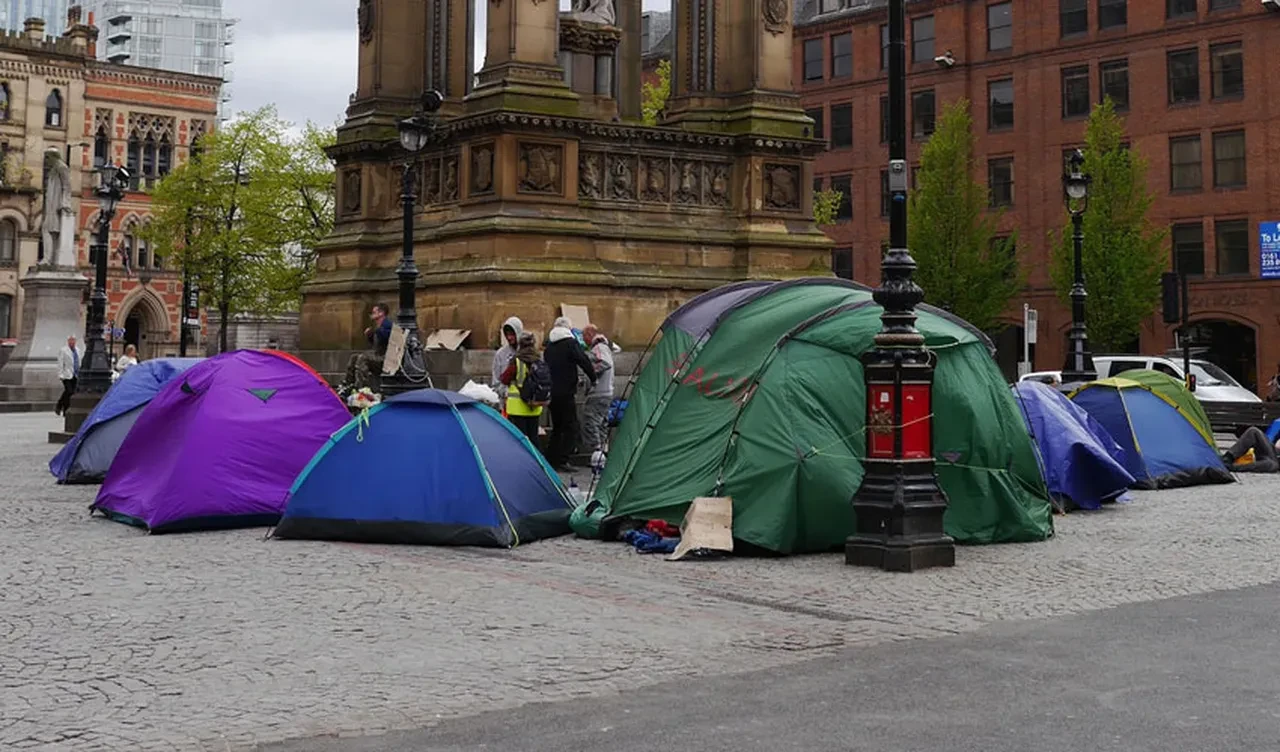 İngiltere sınıfta kaldı! Evsizlik krizi rekor seviyeye ulaştı: Her gün 4 kişi öüyor
