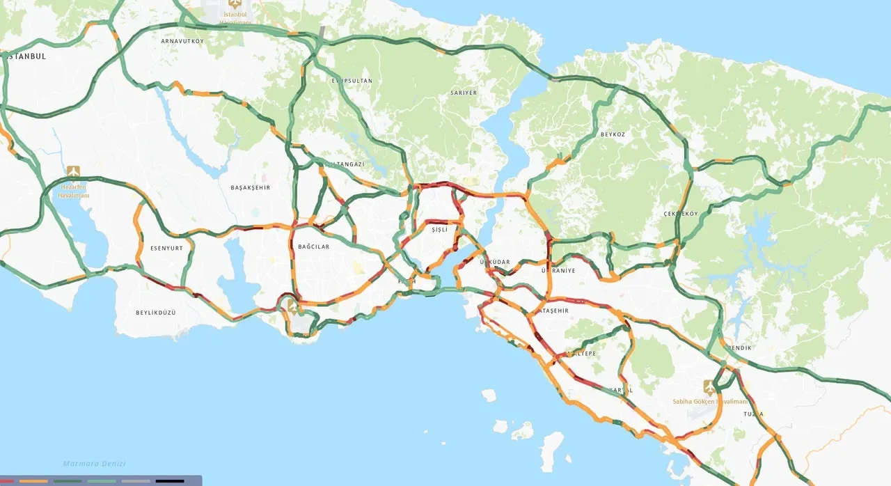 İstanbullular dikkat! Mesai çıkışı sağanak yağış trafiği kilitledi