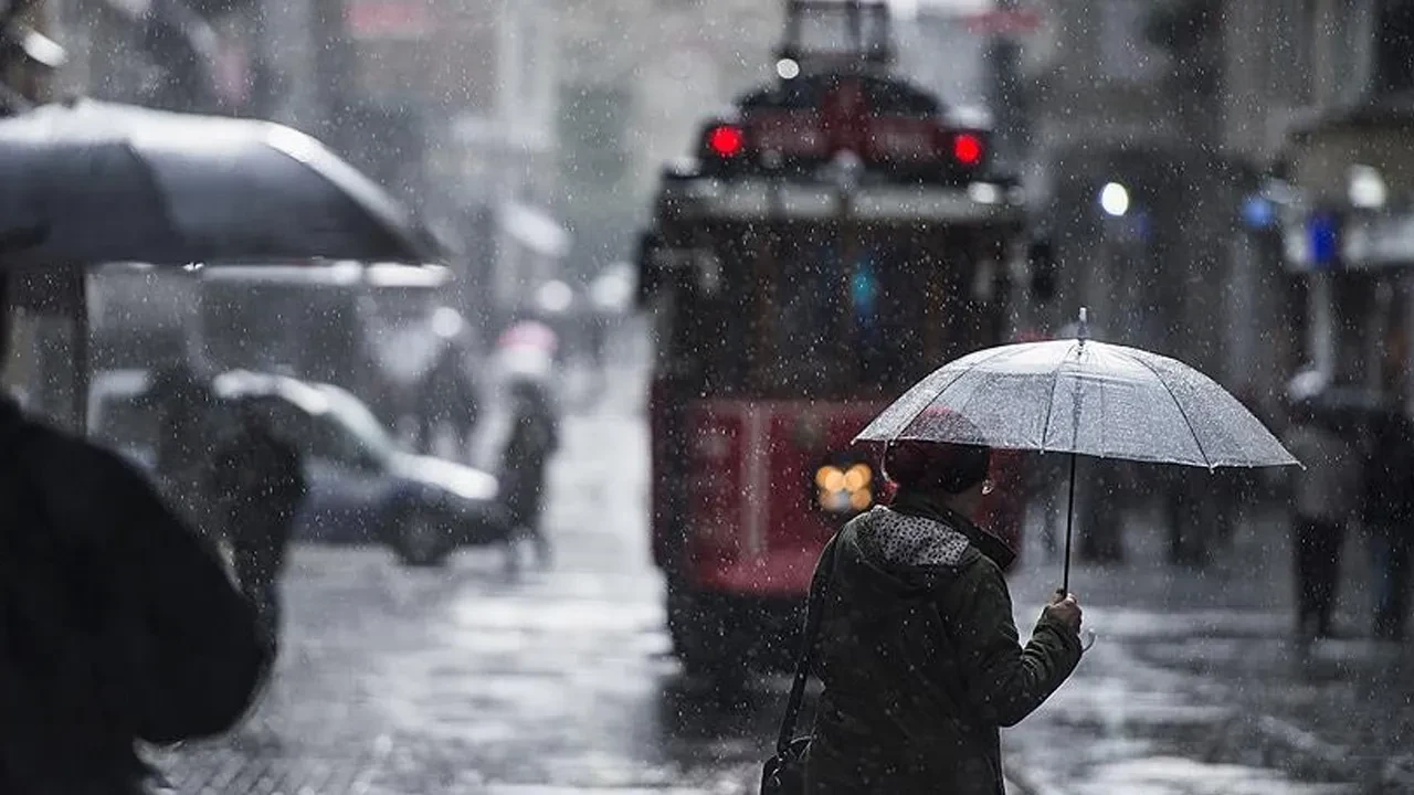 Kara bulutlar İstanbul